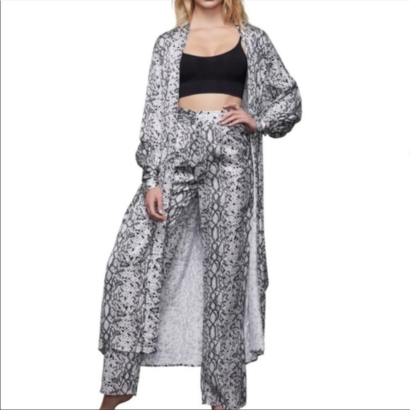NWT Good American The Sheer Snake Skin Robe - Picture 3 of 4